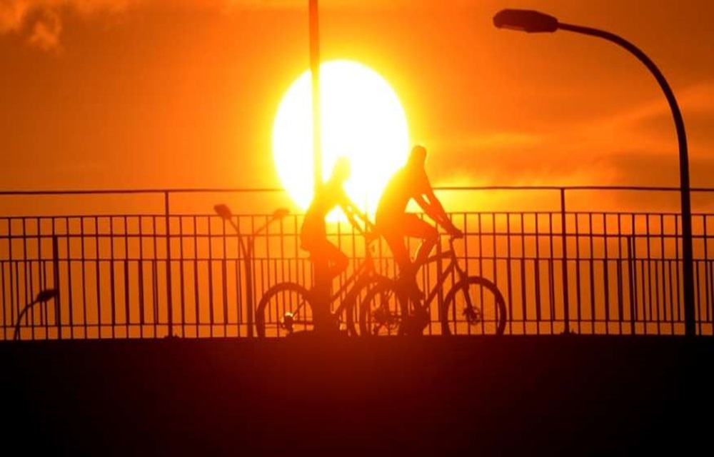 Ir para  <p>A chuva se afasta do Rio Grande do Sul nesta quinta-feira, de acordo com a MetSul Meteorologia. Com isso, o tempo melhora na maior parte do Estado e o sol aparece com nuvens no territ&oacute;rio ga&uacute;cho. No decorrer do dia,...